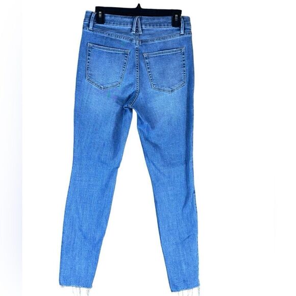 Good American Good Legs Crop Chewed Hem Denim Jeans Size 6 / 28 - Picture 3 of 9